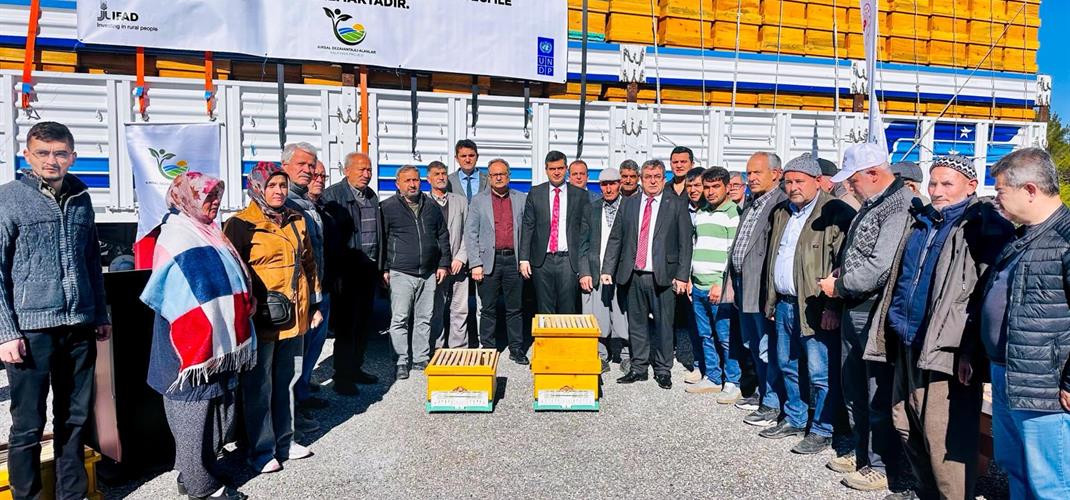 📣Kırsalda Kovanlar Yenilendi, Arıcılıkta Yeni Dönem Başladı 🐝